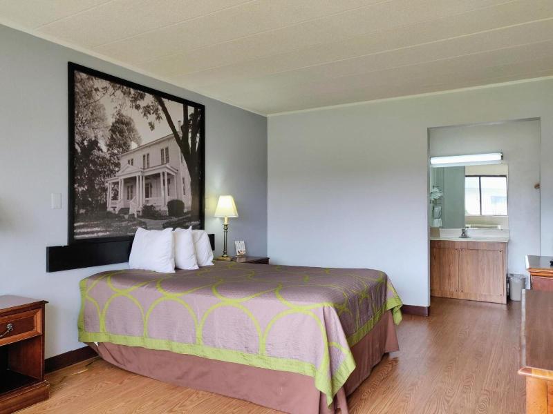 Sprucewood Inn image