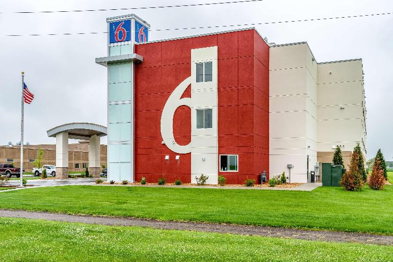 Motel 6 Mankato, MN image