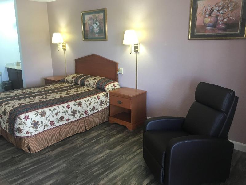Finns Motel image