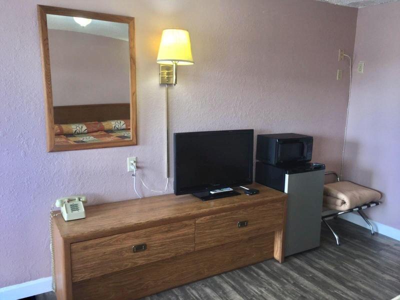Finns Motel image