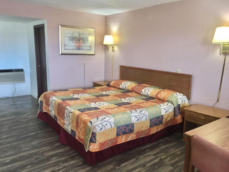 Finns Motel image