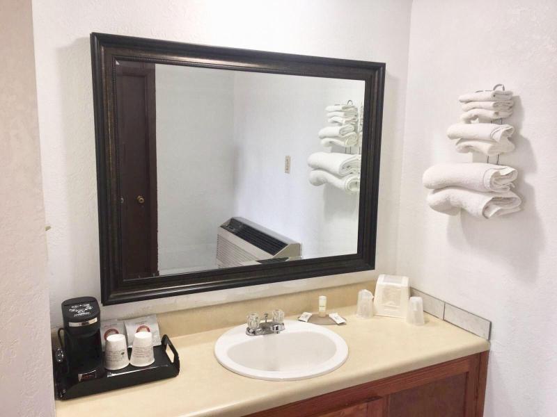 Finns Motel image