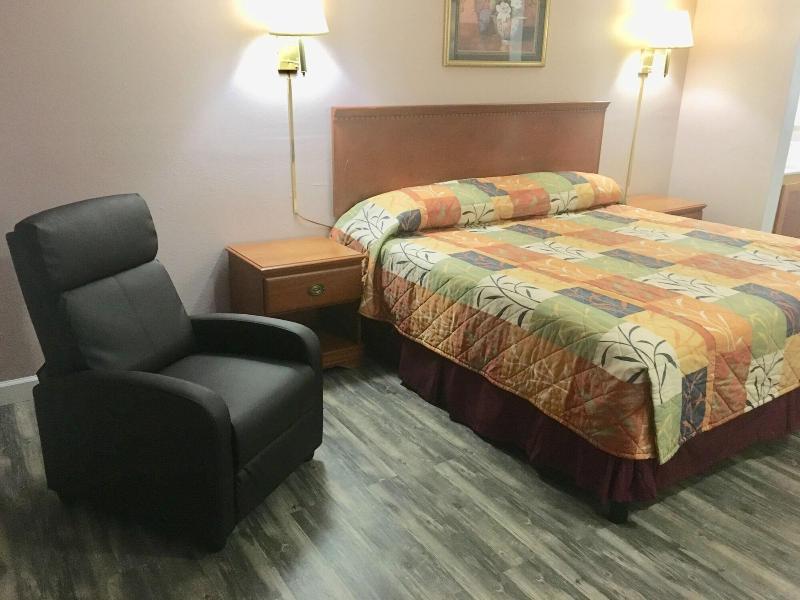 Finns Motel image