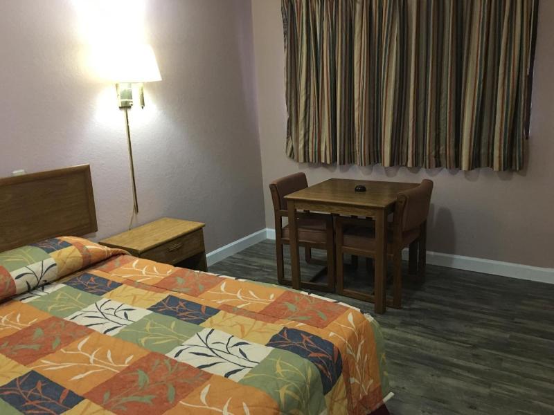 Finns Motel image