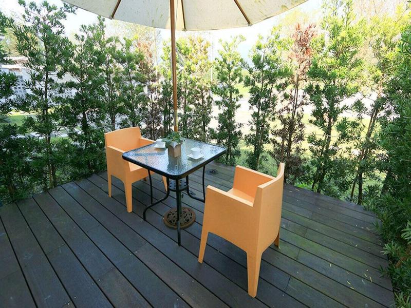 Lovely Pond Hostel image