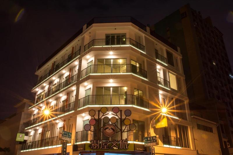 Treehouse Hostels image