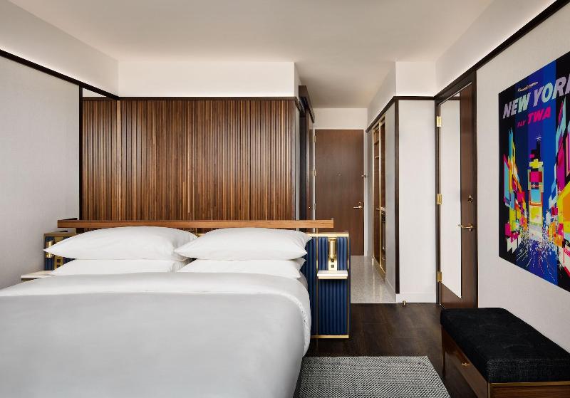Twa Hotel image