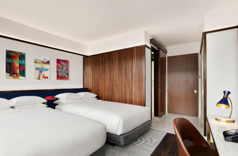 Twa Hotel image