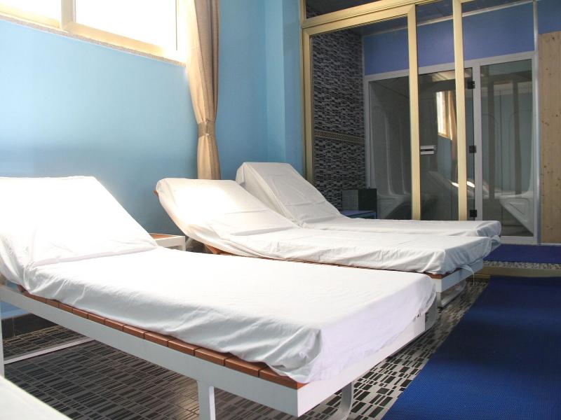 Emmad Furnished Hotel image