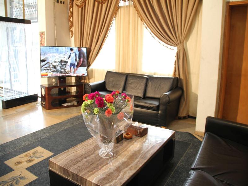Emmad Furnished Hotel image