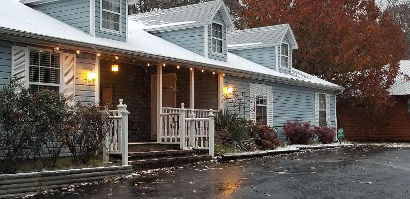 Evening Shade Inn image