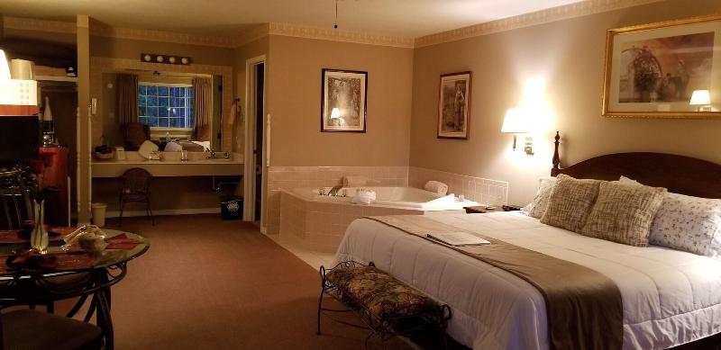 Evening Shade Inn image