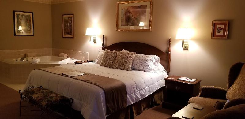 Evening Shade Inn image