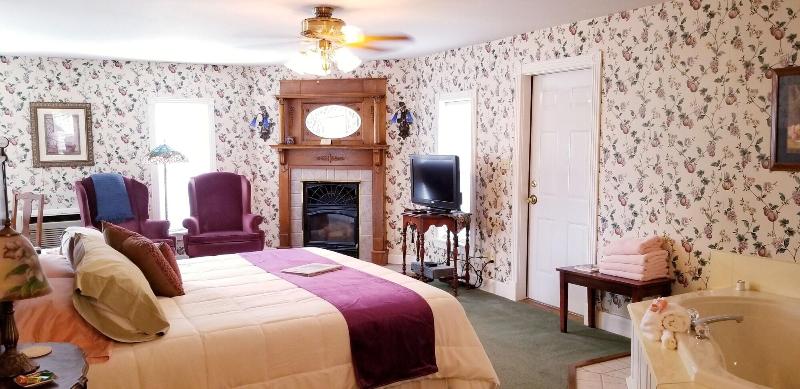 Evening Shade Inn image