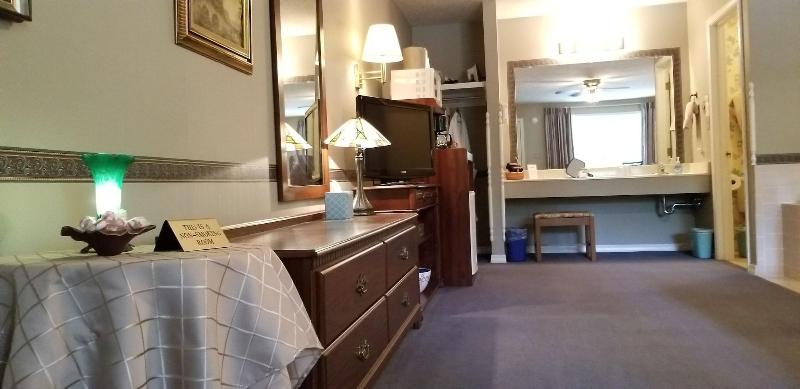 Evening Shade Inn image