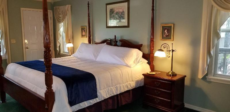Evening Shade Inn image