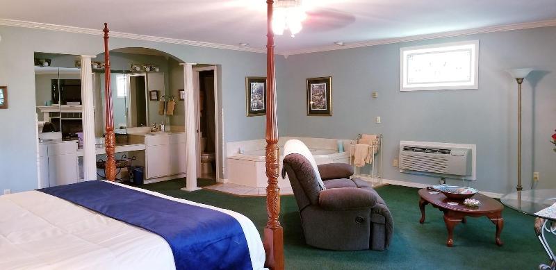 Evening Shade Inn image