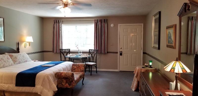Evening Shade Inn image