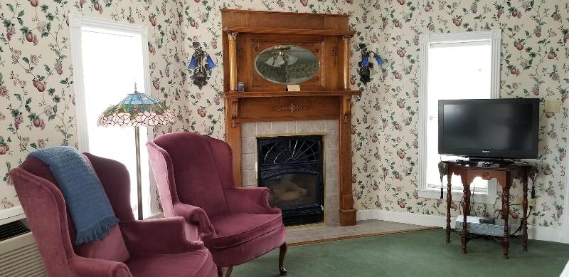 Evening Shade Inn image