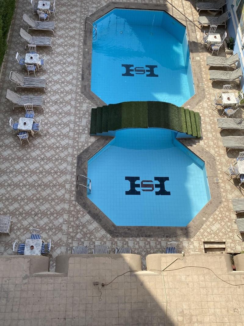 Shady Hotel — photo 2