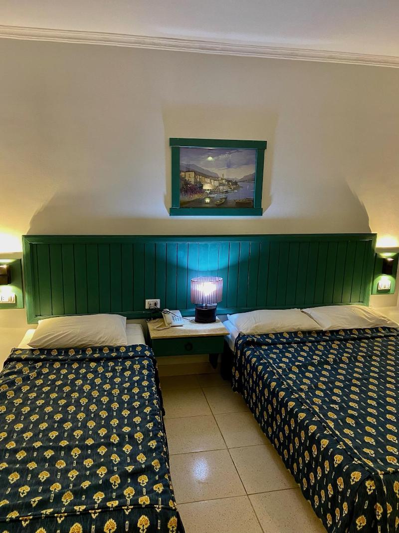 Zak Inn image