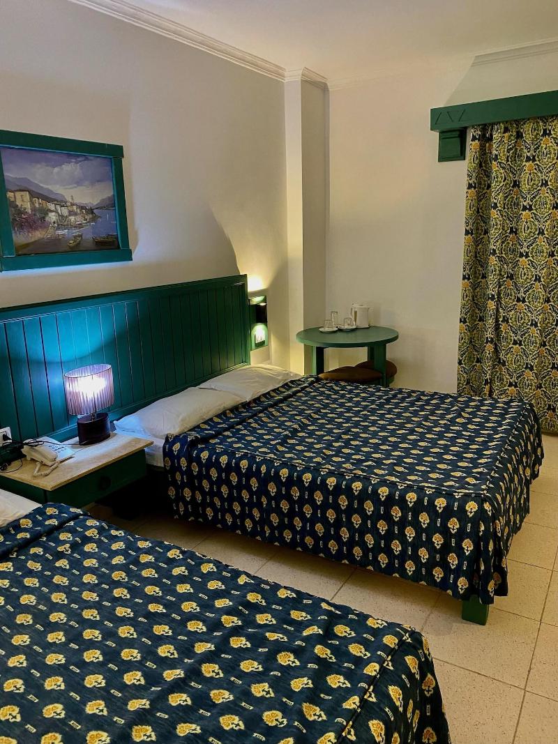 Zak Inn image