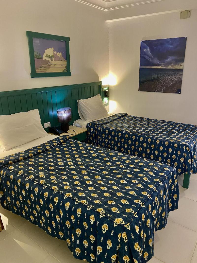 Zak Inn image