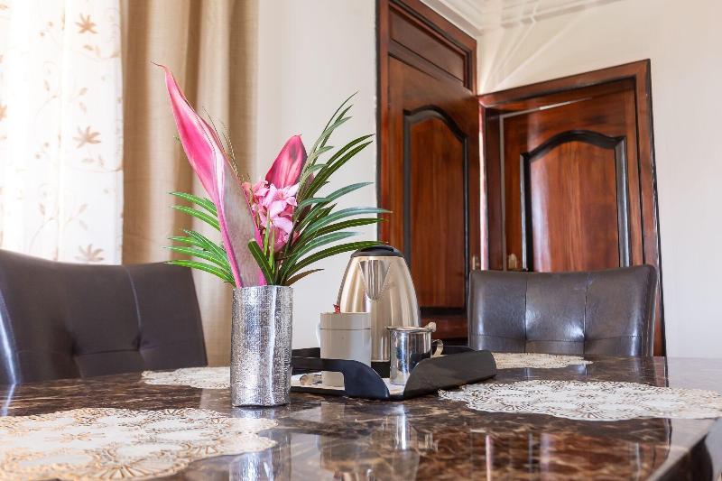 Royal Elmount Hotel image