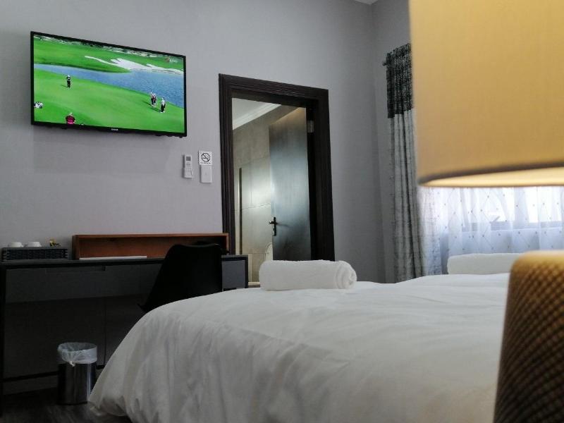 La Orchard Hotel image