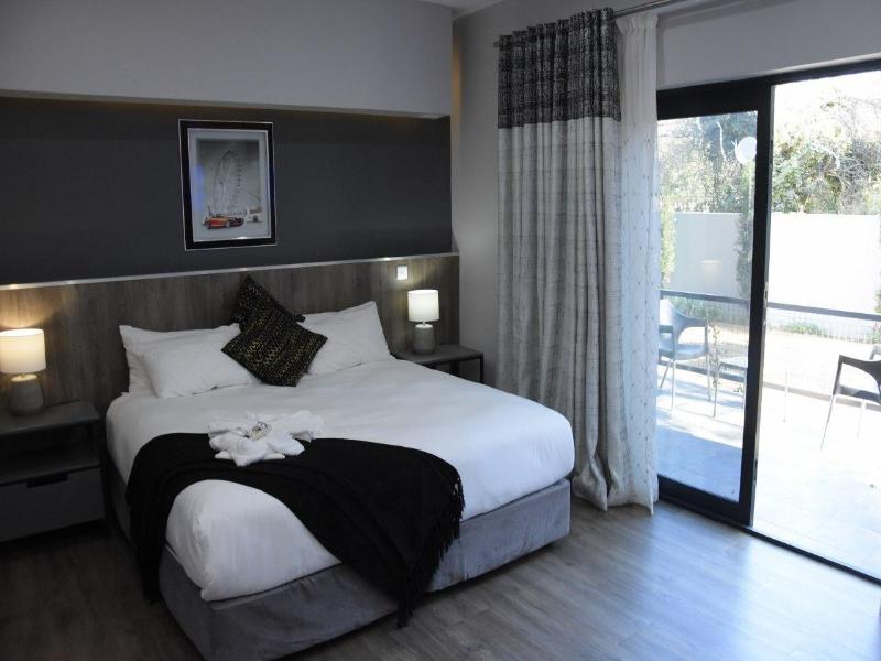 La Orchard Hotel image