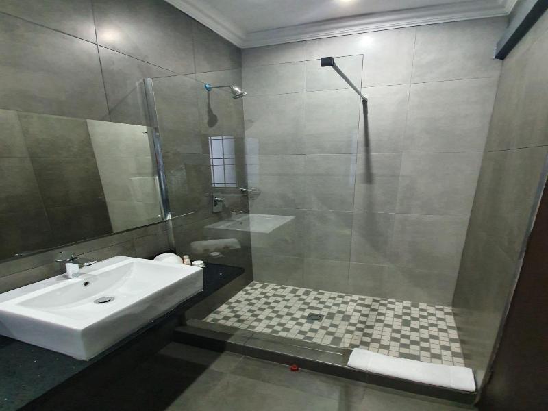 La Orchard Hotel image
