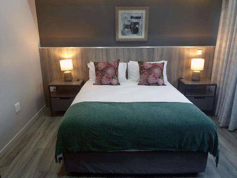 La Orchard Hotel image