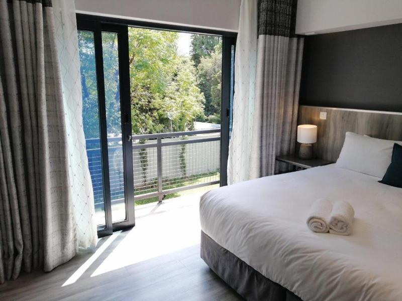 La Orchard Hotel image