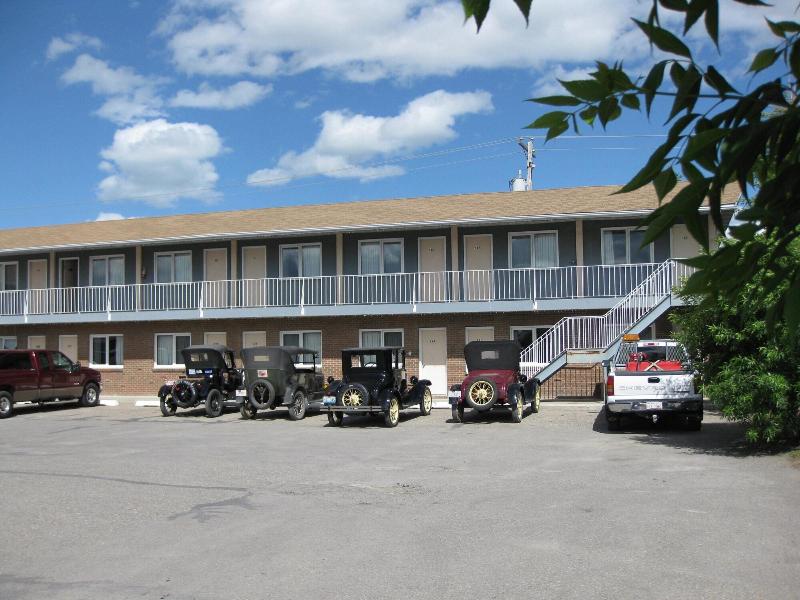 Foothills Motel — general view