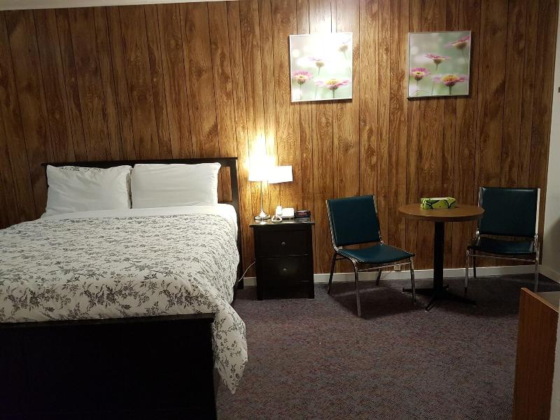 SUITE KING BED NON SMOKING