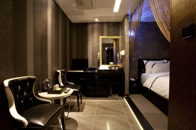 W Hotel — photo 3