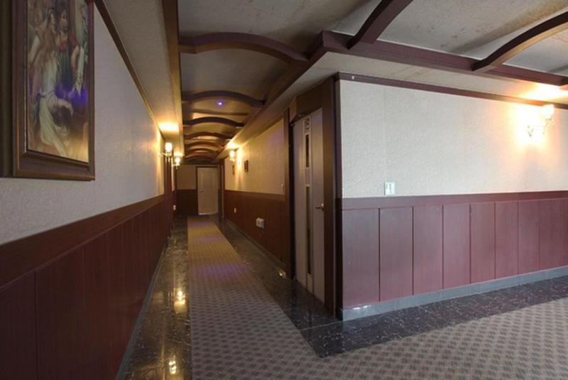 Motel Nine image