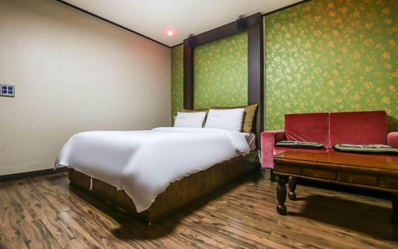 Motel Nine image
