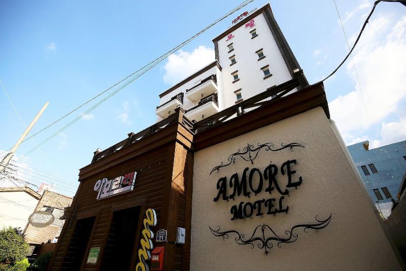 Amore Motel image