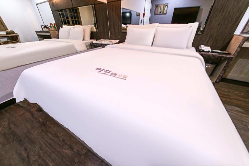 Amore Motel image