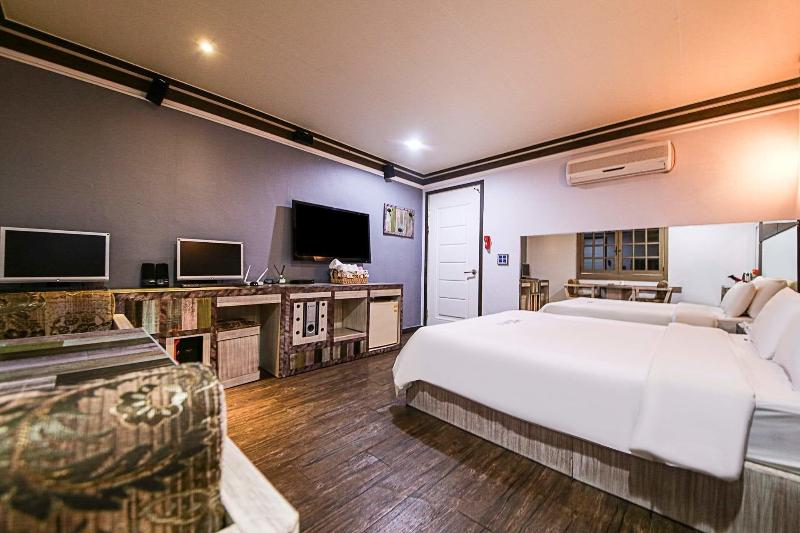 Amore Motel image