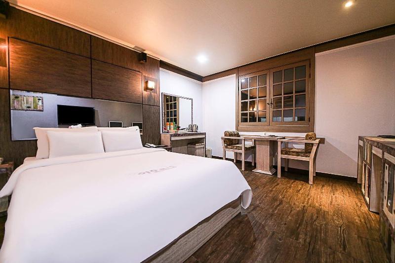 Amore Motel image