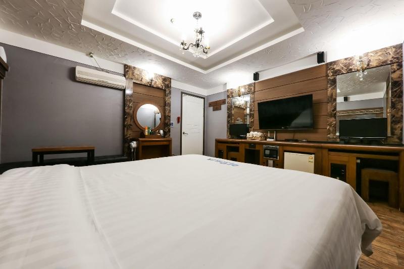 Amore Motel image