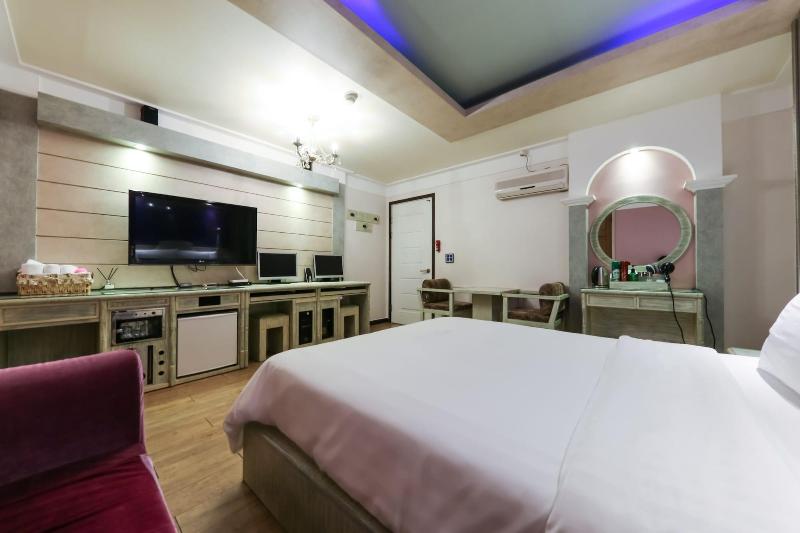 Amore Motel image