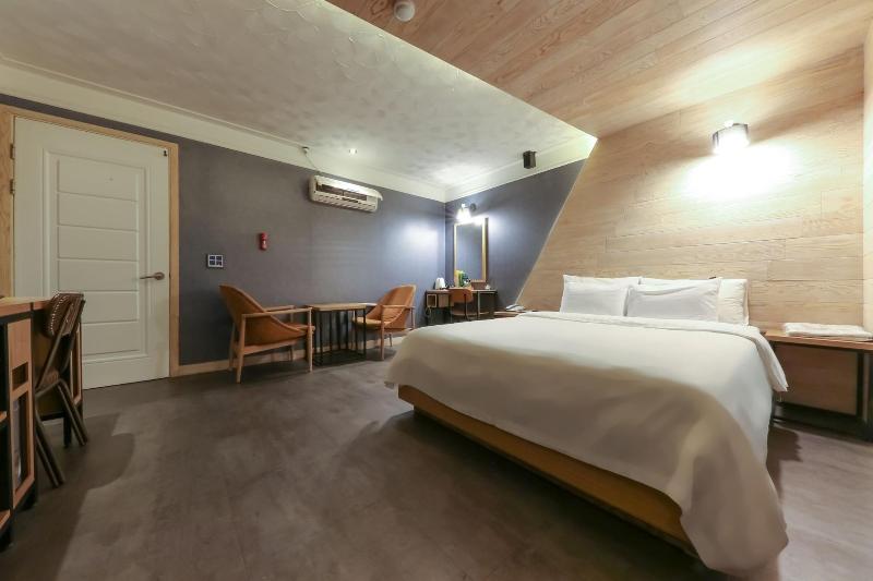Amore Motel image