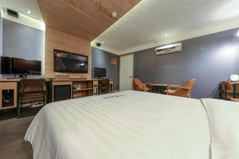 Amore Motel image