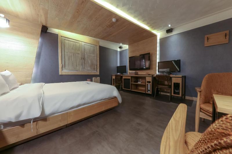 Amore Motel image