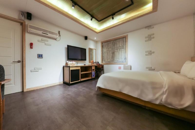 Amore Motel image