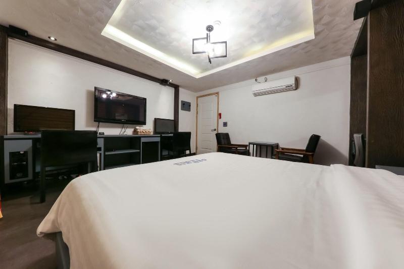 Amore Motel image