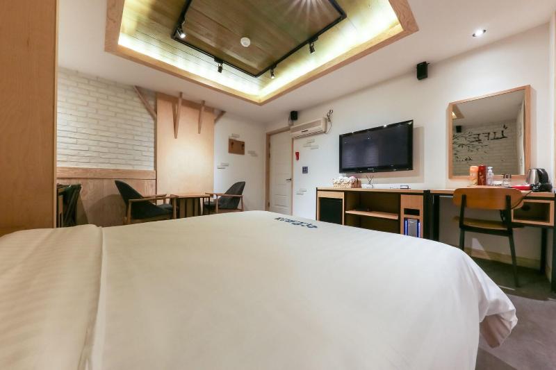Amore Motel image